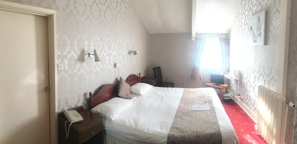 Talbot Hotel Leominster Bagian luar foto