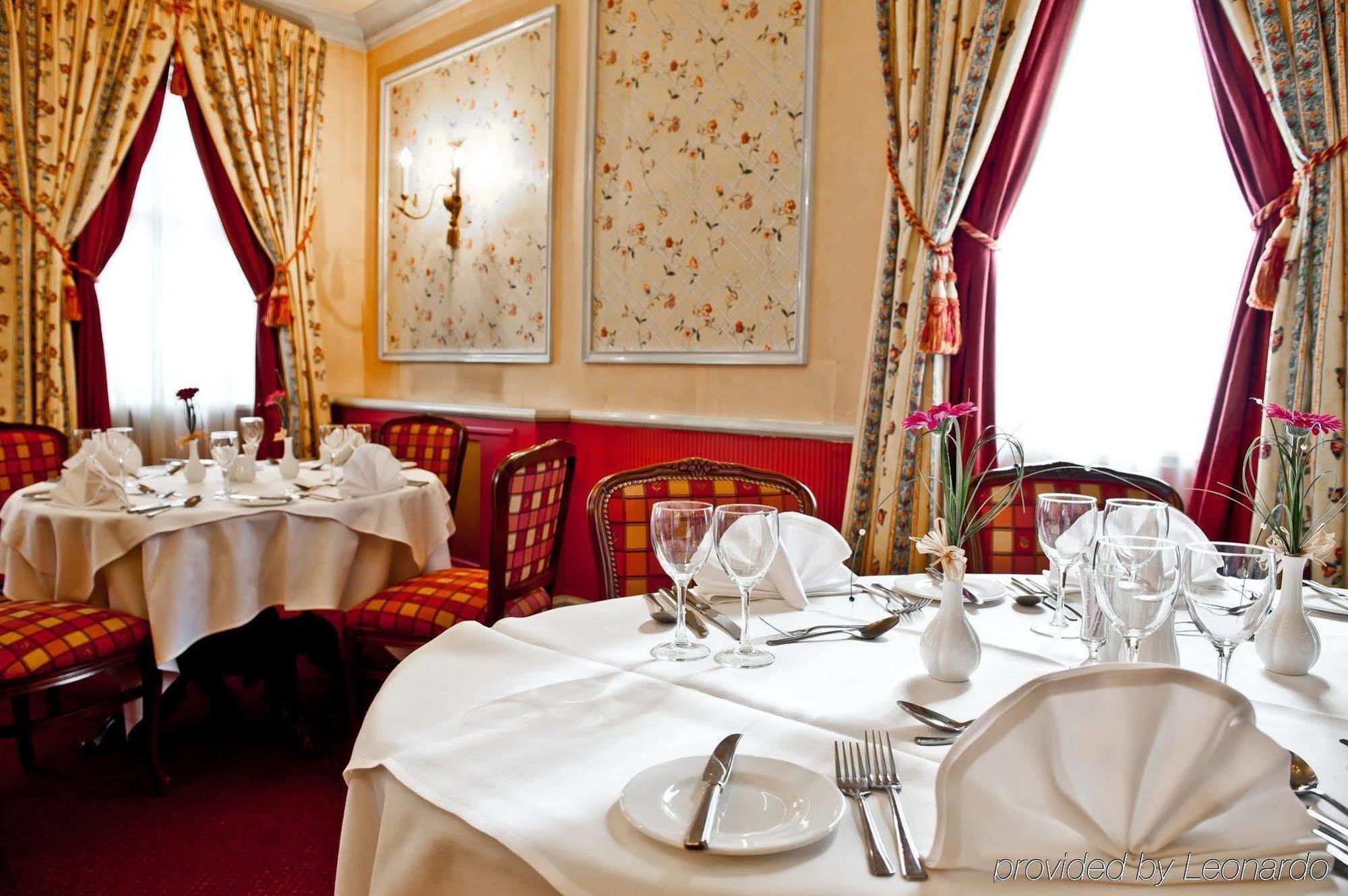 Talbot Hotel Leominster Bagian luar foto