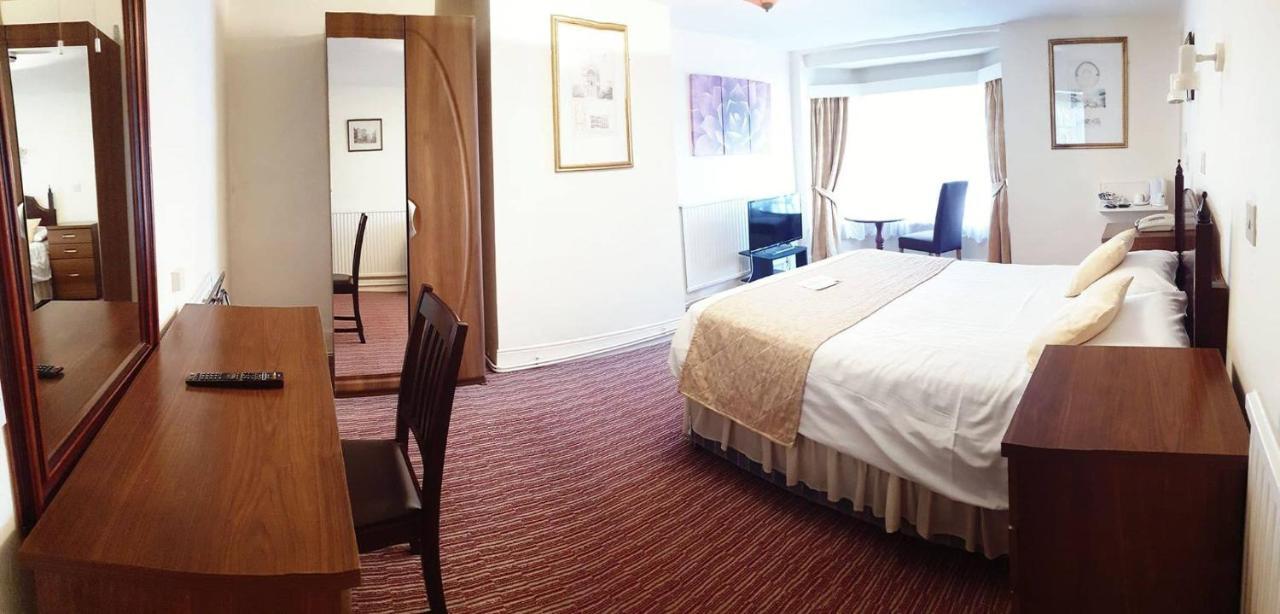 Talbot Hotel Leominster Bagian luar foto